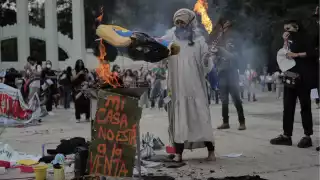 “Gringo Go Home”, primera marcha contra la gentrificación en CDMX se sale de control; vandalizan y saquean negocios 