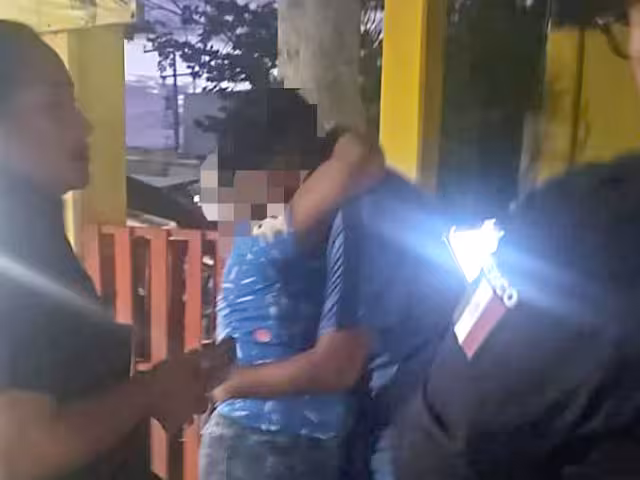 Los padres del agraviado reportaron el incidente ante las autoridades, quienes realizaron un operativo para dar con su paradero