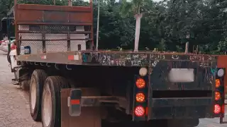 Camión impacta a motociclista en la Avenida Chemuyil en  Playa del Carmen