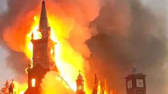 Habitantes de una comunidad mixe queman templo evangélico en Oaxaca