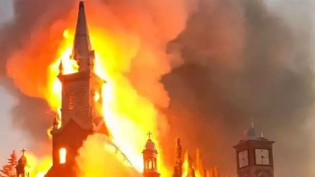 Habitantes de una comunidad mixe queman templo evangélico en Oaxaca