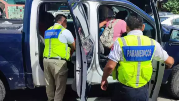 Padre violenta contra hijos por pasear a mascota. Padre violenta contra hijos por pasear a mascota.