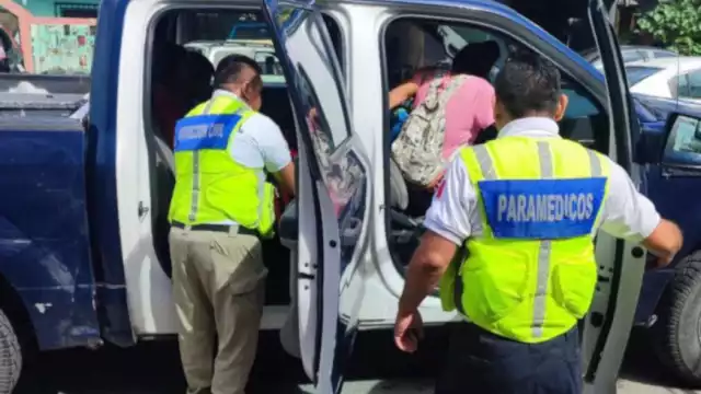 Padre violenta contra hijos por pasear a mascota.
