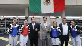 Gobernador de Yucatán destaca a atleta Paralímpica al poner en alto el nombre de México