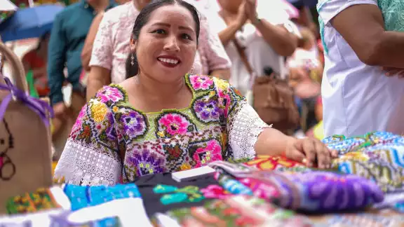 Joaquín Díaz Mena invita a las mujeres a participar en el Certamen para la Elección de la Embajadora de la Feria Yucatán Xmatkuil. Joaquín Díaz Mena invita a las mujeres a participar en el Certamen para la Elección de la Embajadora de la Feria Yucatán Xmatkuil.