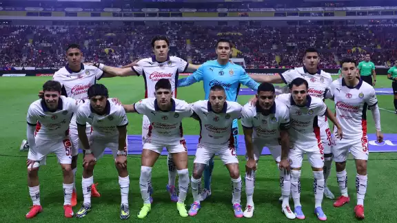 Las Chivas quedaron eliminadas de la Liga y de la Concachampions. Las Chivas quedaron eliminadas de la Liga y de la Concachampions.