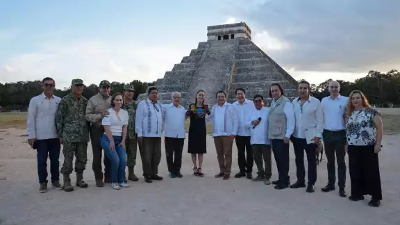 La dirigente de la República estuvo ayer en su última gira del año por el estado; además de acudir a la ciudad maya de los itzaes, visitó Valladolid