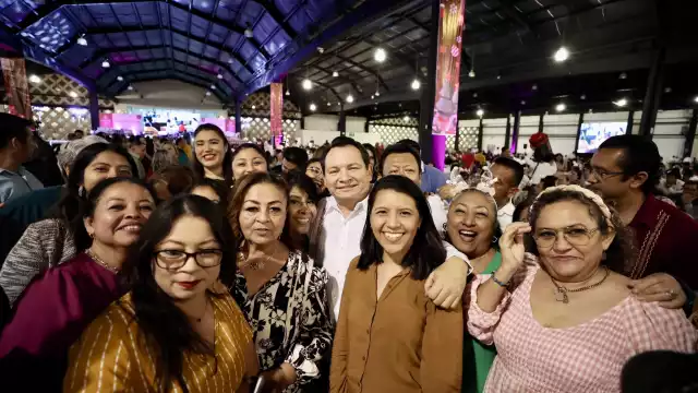Maestros de Yucatán celebran posada junto a Joaquín Díaz Mena.