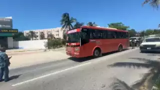 Balacera dentro de un camión en la Zona Hotelera de Cancún deja dos muertos