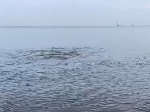 José Itza logró captar un ojo de agua en la playa de Seybaplaya