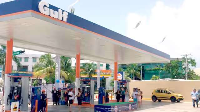 La mayoría de las estaciones de servicio en la ciudad vende en 24.94 pesos el litro de la Magna, aunque hay una que la tiene en 23.99