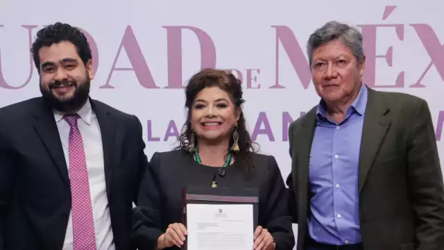 Clara Brugada, jefa de Gobierno de la CDMX propone el regreso de la licencia de conducir permanente