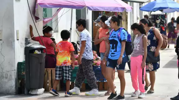 La Secretaría de Bienestar de Campeche entregará uniformes escolares deportivos en todas las cabeceras municipales y útiles escolares en tres municipios. La Secretaría de Bienestar de Campeche entregará uniformes escolares deportivos en todas las cabeceras municipales y útiles escolares en tres municipios.
