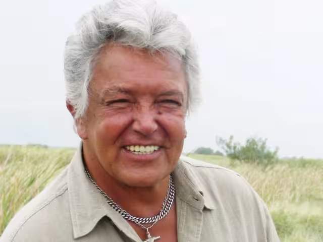 El ícono del rock and roll mexicano Alberto Vázquez fue trasladado al hospital desde su  residencia en el Rancho Santa Julia