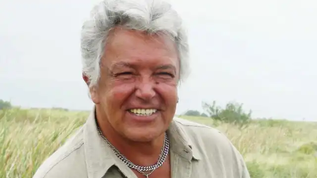 El ícono del rock and roll mexicano Alberto Vázquez fue trasladado al hospital desde su  residencia en el Rancho Santa Julia