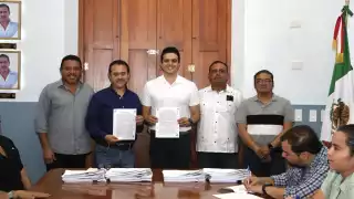 Erik Rihani González toma protesta como presidente municipal de Progreso 2024-2027