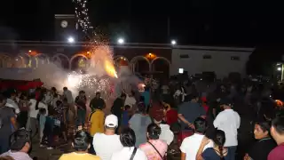 Evitan que unidad de la Policía Municipal se incendie durante festejos patronales en Hecelchakán