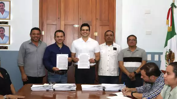 Concluye toma de protesta de Erik Rihani González