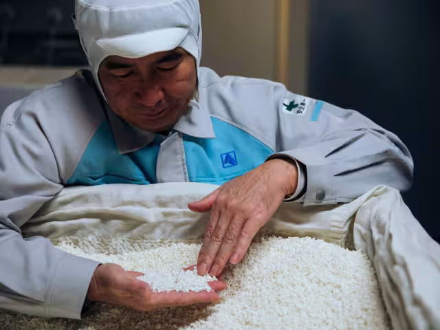 Destilería japonesa intentará hacer un sake en el espacio.