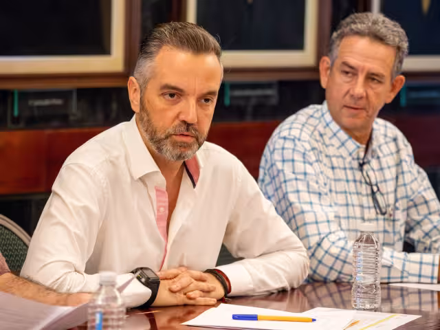 El nombramiento de Jorge Luis Lavalle Maury como secretario de Desarrollo Económico ha generado controversia debido a su libertad condicional y restricciones para movilizarse