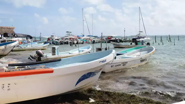 En Puerto Juárez hay cerca de 70 botes; los hombres del mar empezaron con el pie izquierdo la temporada de captura del mero, debido a los golpes del viento