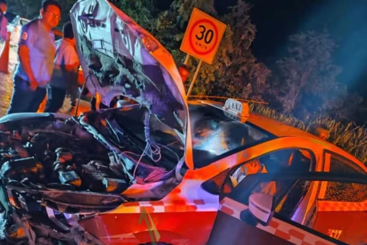 Muere taxista prensado, fue impactado de frente por un tráiler en la ...