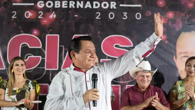 Joaquín Díaz Mena en su gira de agradecimiento por Yucatán