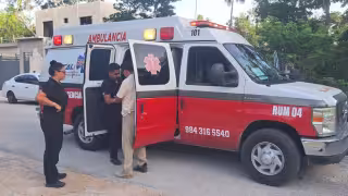 Paramédicos llegaron al lugar de los hechos y atendieron al lesionado.