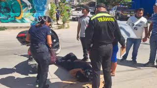 Elemento de la Policía Municipal sufre accidente en motocicleta en Tulum
