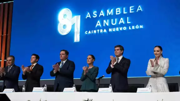 Sheinbaum señaló los esfuerzos que su administración está llevando a cabo para mejorar la economía del país. Sheinbaum señaló los esfuerzos que su administración está llevando a cabo para mejorar la economía del país.