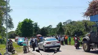 Pobladores de Villamadero bloquean acceso en protesta contra la CFE