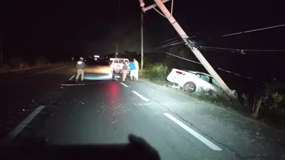 Debido al impacto, el conductor sufrió una herida en el antebrazo y una fractura en uno de sus dedos