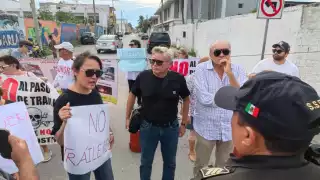 Vecinos expresaron su preocupación por el paso de pipas con combustible y materiales inflamables, recordando incidentes recientes como el ocurrido en Iztapalapa, Ciudad de México