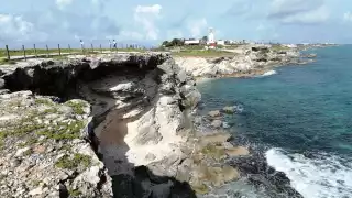 Falta prevención oficial para contener la erosión y los continuos desprendimientos de roca en Isla Mujeres