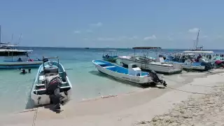 Pescadores se preparan para los vientos del Norte en Isla Contoy