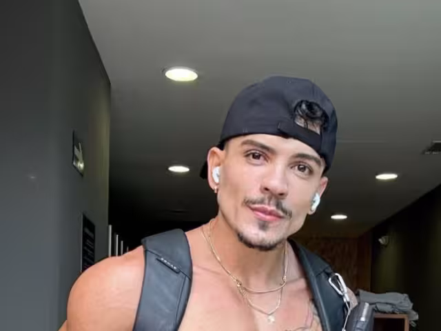 Modelo de Only Fans se hace viral por usar una patrulla de la Secretaría de Seguridad de CDMX en video