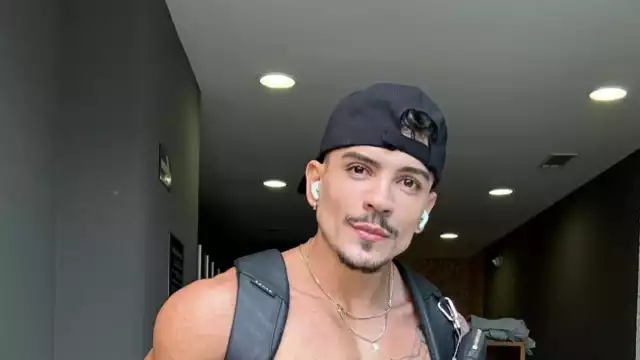 Modelo de Only Fans se hace viral por usar una patrulla de la Secretaría de Seguridad de CDMX en video