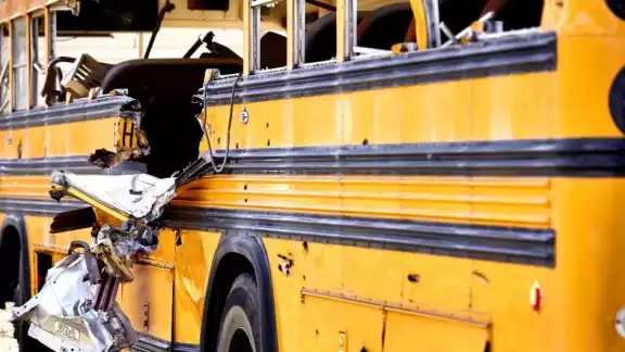 Al menos 12 niños mueren por accidente de autobús escolar en Sudáfrica Al menos 12 niños mueren por accidente de autobús escolar en Sudáfrica
