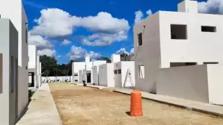 No la da la cara por acusaciones, pero publica la entrega de una casa en Pedregales de Misnebalam