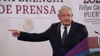 Presidente López Obrador insta a empresarios del sector eléctrico a mantener operativas sus plantas
