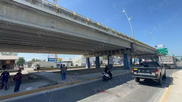 Paramédicos auxiliaron al hombre antes de llevarlo a un hospital