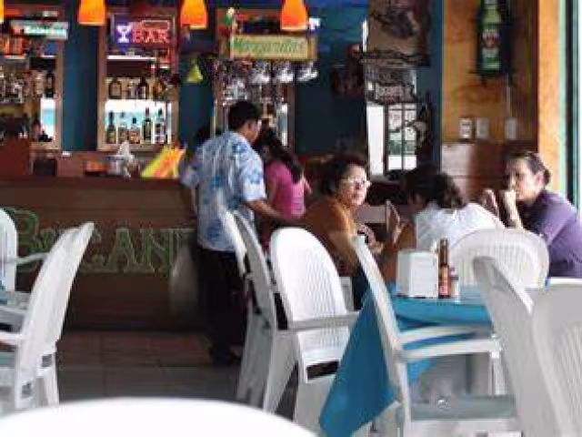 Se recomendó que las autoridades deberían enfocarse en los comerciantes ambulantes o los que no cuentan con los documentos y permisos requeridos