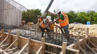 Inversión fija mexicana se estanca: leve alza mensual en marzo oculta caída anual de 4.7 % y desplome de la obra pública