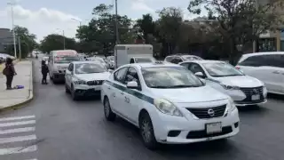 Taxistas de Quintana Roo podrían perder sus plazas, advierte el Gobierno   