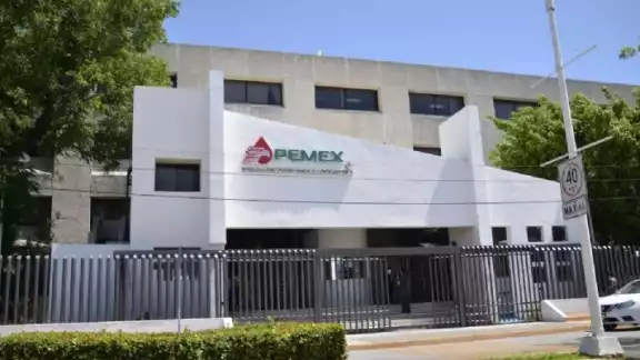 La empresa estatal suma adeudos por 345 mil millones de pesos; esto ha generado que los acreedores incurran, a su vez, en préstamos que tienen vencimientos. La empresa estatal suma adeudos por 345 mil millones de pesos; esto ha generado que los acreedores incurran, a su vez, en préstamos que tienen vencimientos.