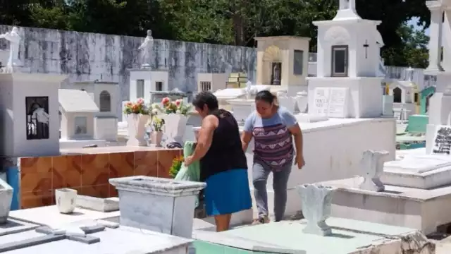 Misa en cementerios de Campeche