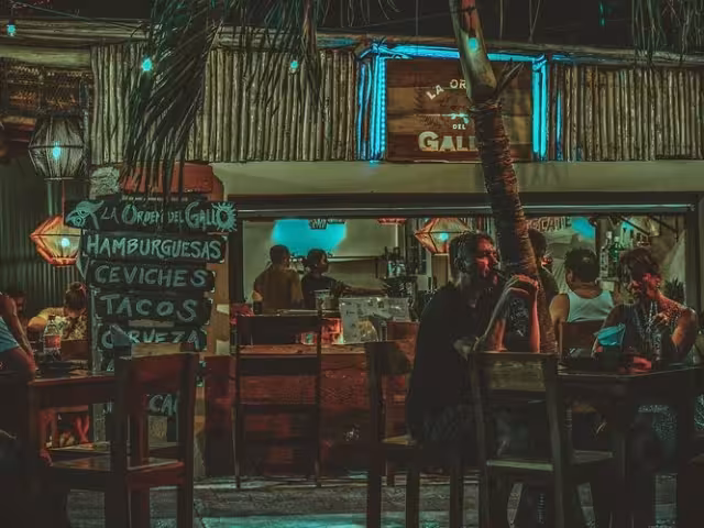 Comercios en Chetumal son ofrecidos falsa protección.