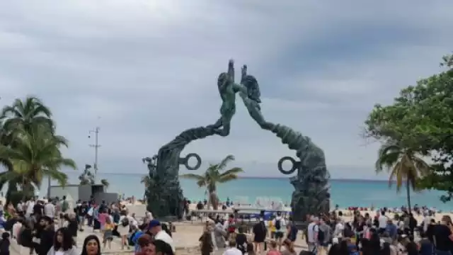 El perrito murió luego de ingresar al mar en Playa del Carmen