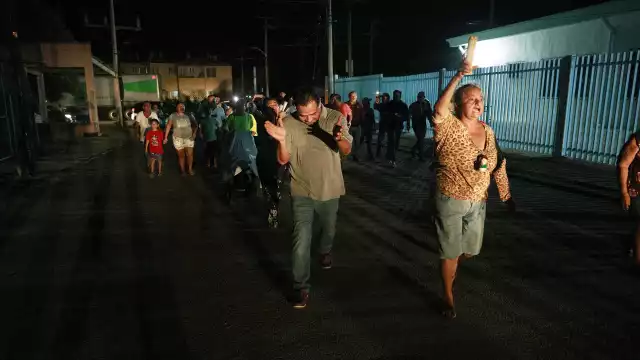 Miles de familias en Cancún y Playa del Carmen siguen sin luz
