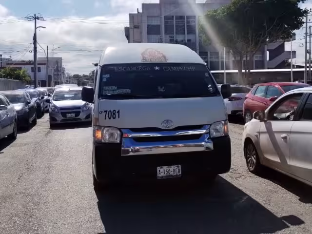 Advierten del riesgo para la gente vulnerable que no recibe la atención médica en caso de accidentes en el transporte que ofrece el servicio de turismo y no tienen seguro.